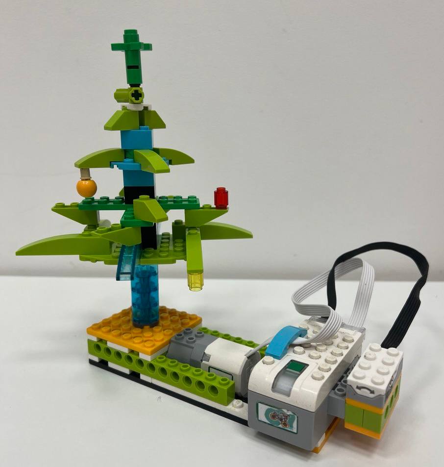 LegoтехноЁлка.jpg