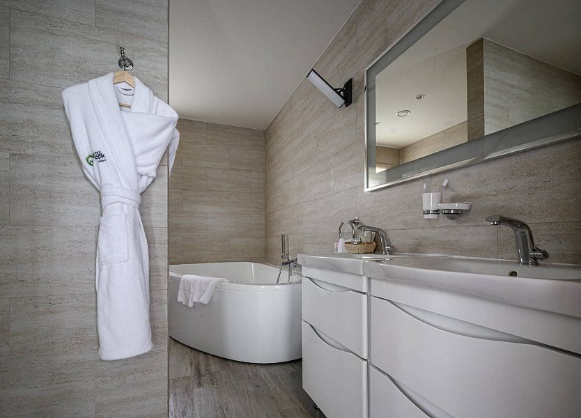hotel-card